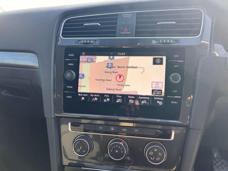 VOLKSWAGEN GOLF