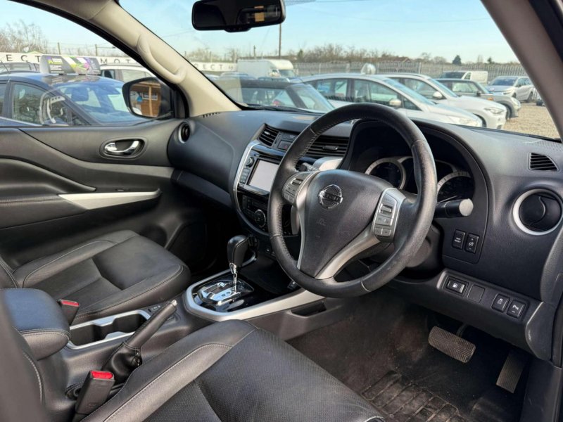 NISSAN NAVARA