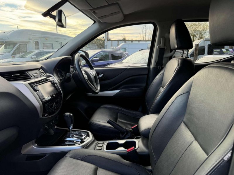 NISSAN NAVARA