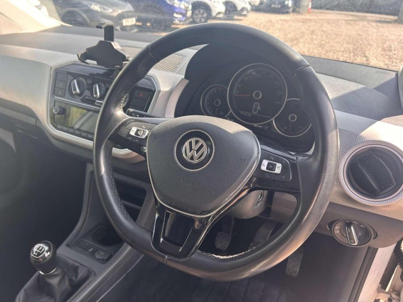 VOLKSWAGEN UP