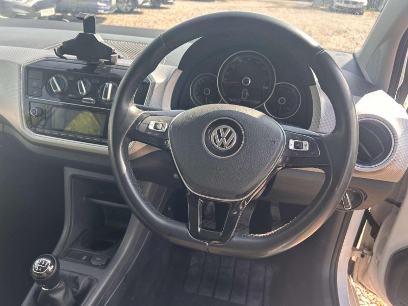 VOLKSWAGEN UP