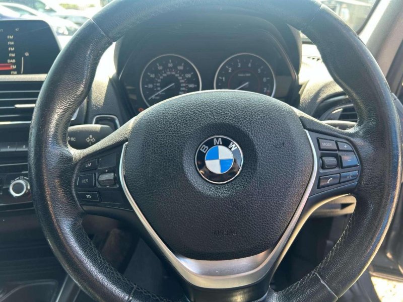 BMW 1 SERIES
